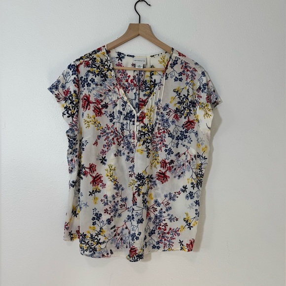 EUC Liz Claiborne Lightweight Floral Blouse in Eggshell - Picture 5 of 16